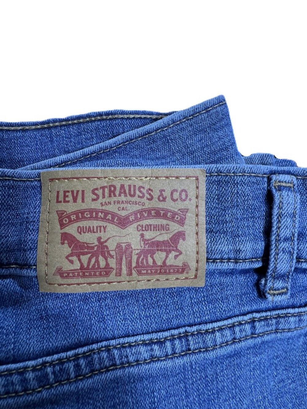 Levi's Women's Classic Crop Denim Jeans - Size 31 - Picture 3 of 10
